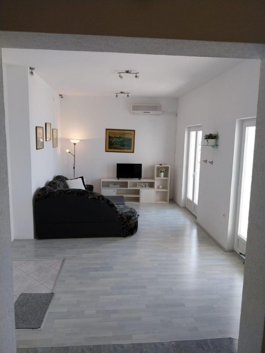 Apartments Josip Baška Voda エクステリア 写真