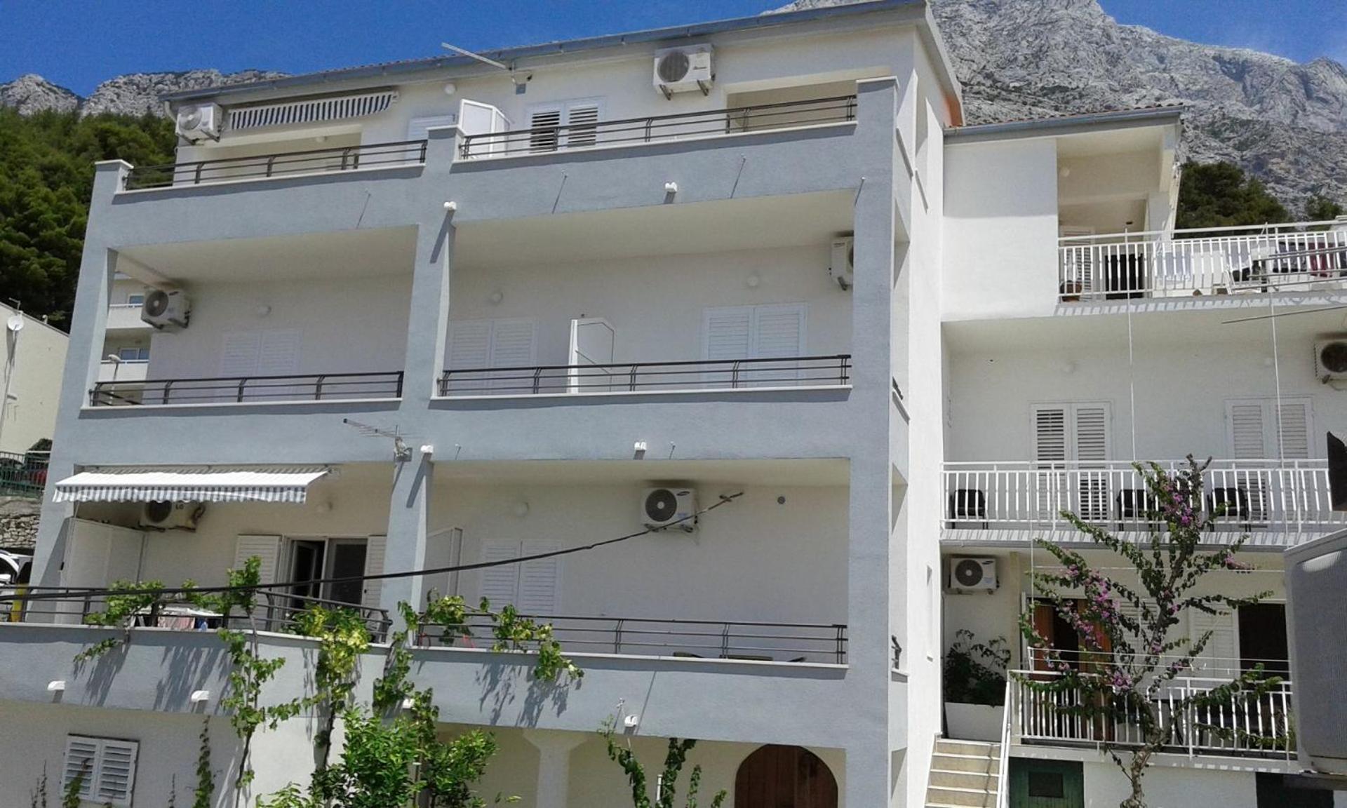 Apartments Josip Baška Voda エクステリア 写真